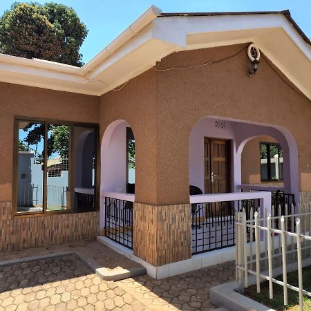 Abby'S Homestay Moshi Exterior photo